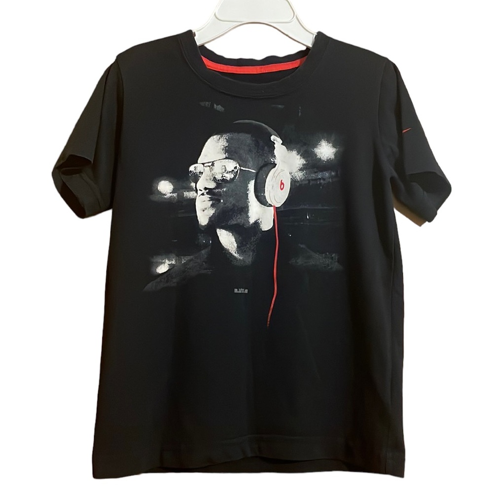 •NIKE•BLACK AND RED NIKE SHORT SLEEVE TEE COLLAB WITH BEATS HEADPHONES SIZE 4